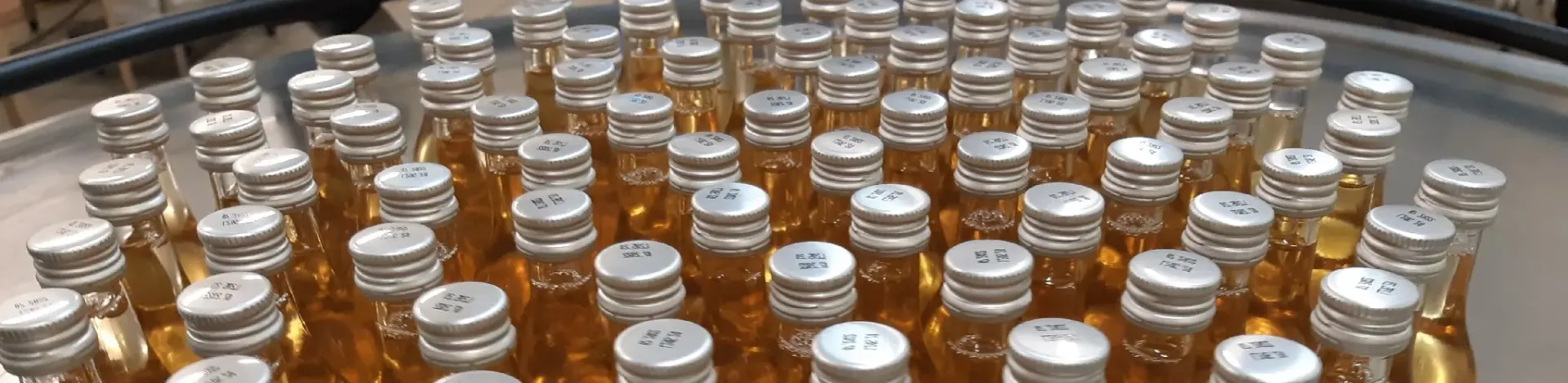 Mise en bouteille à Chateaubernard : Miniatures, verre et PET, de 1,5cl à 10 cl